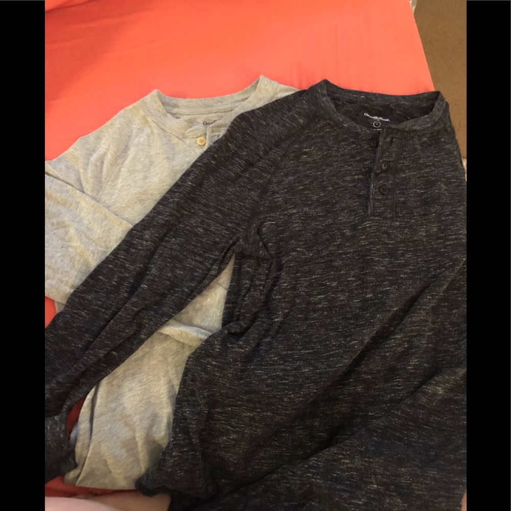 2 Men’s Goodfellow Long Sleeve Henly’s